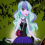 Dress up Twyla from Monster High